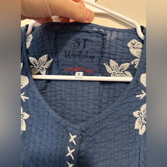 Johnny Was 3J Workshop Blue Long Sleeve Top with White Floral Embroidery Size S - Picture 5 of 13